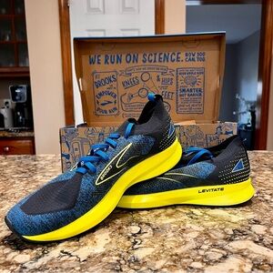 Brooks Levitate StealthFit 5 - Black & Blue with Bright Yellow Midsole